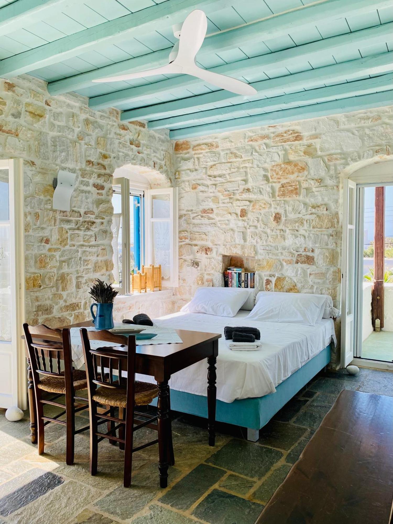 Santa Maria Traditional Stone Studio Exterior photo