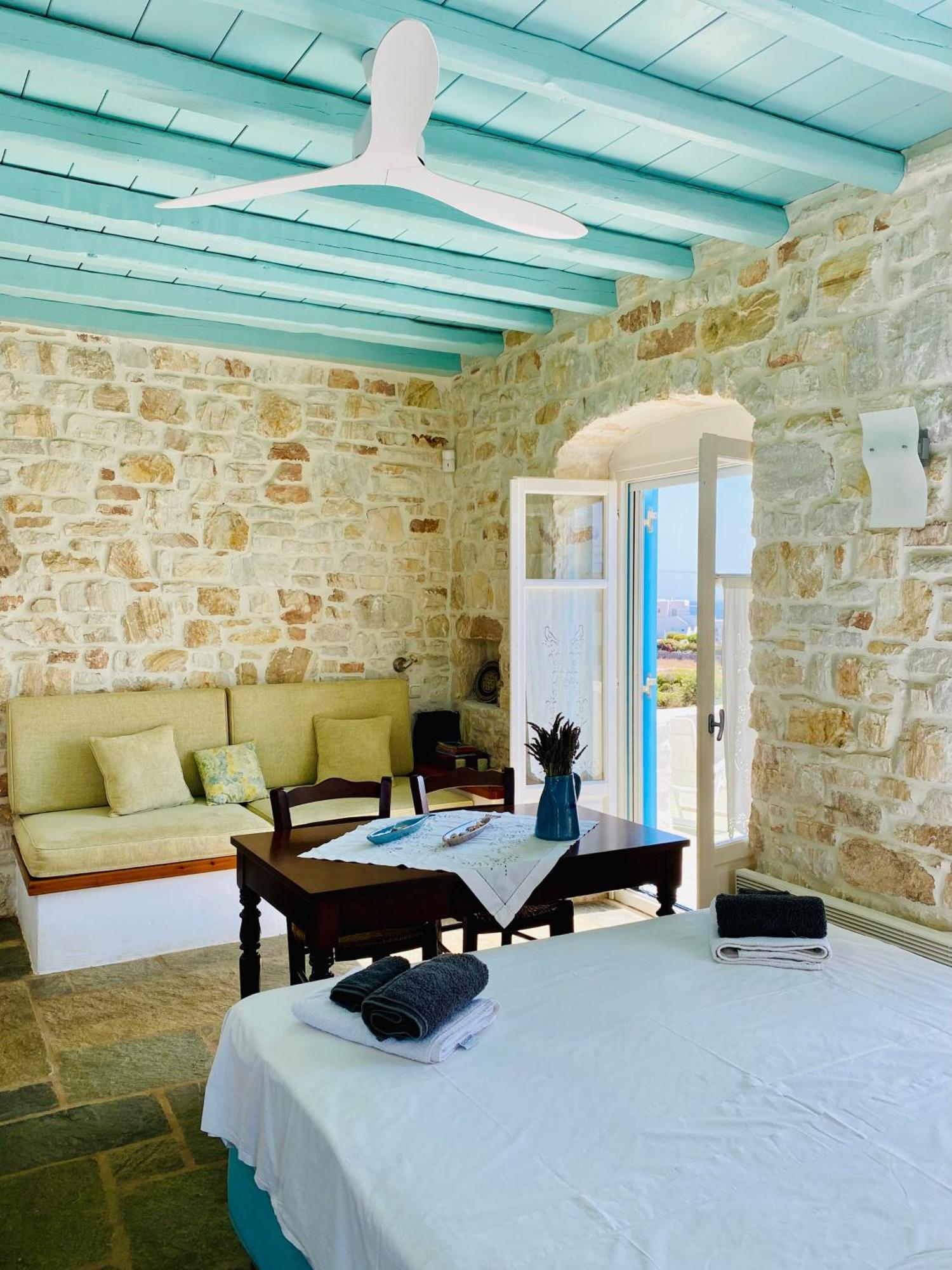 Santa Maria Traditional Stone Studio Exterior photo